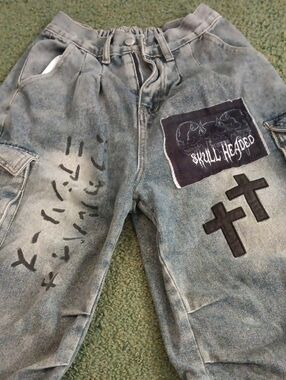 Gray Distressed Skull-Embroidered Men’s Jean Shorts